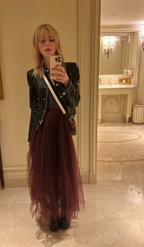 Kiernan Shipka photo 1056