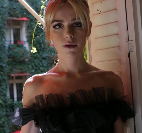 Kiernan Shipka photo 1080