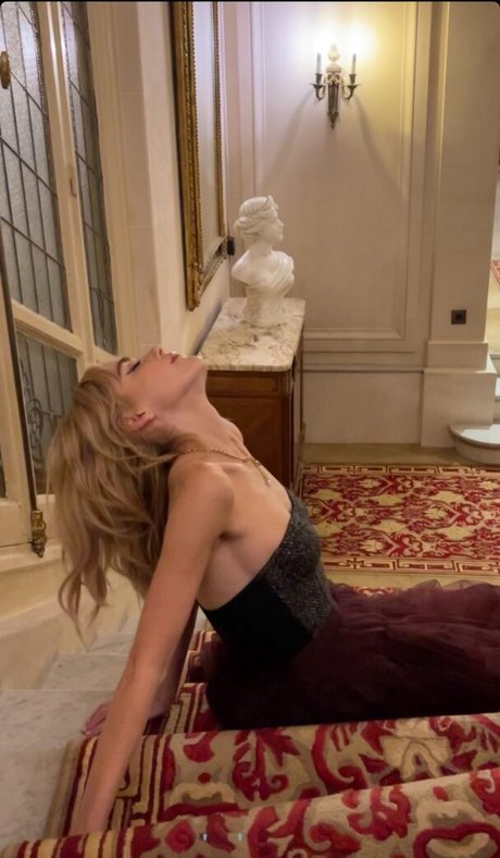 Kiernan Shipka photo 1087