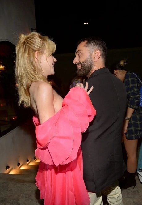 Kiernan Shipka photo 1107