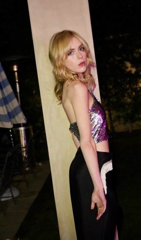 Kiernan Shipka photo 1119