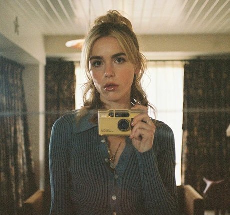 Kiernan Shipka photo 1123