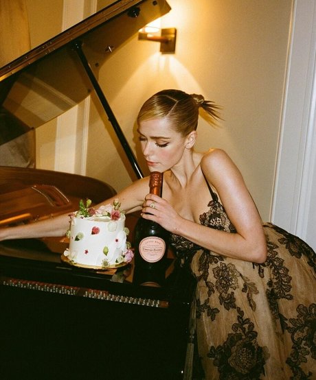 Kiernan Shipka photo 1125