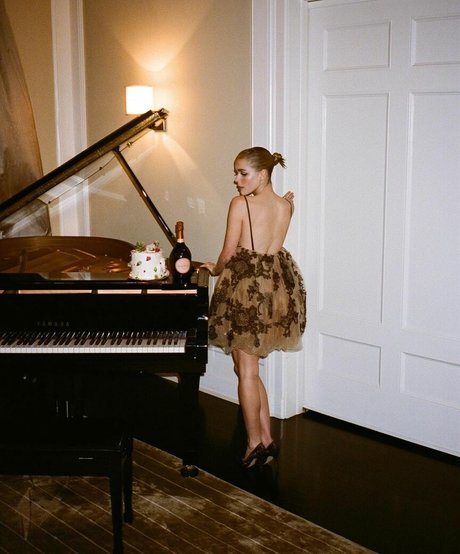 Kiernan Shipka photo 1126