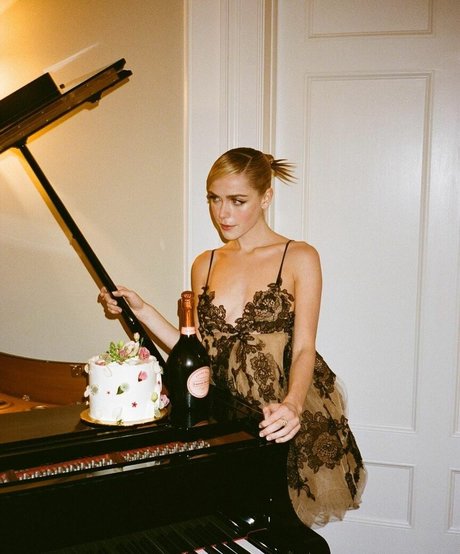 Kiernan Shipka photo 1128