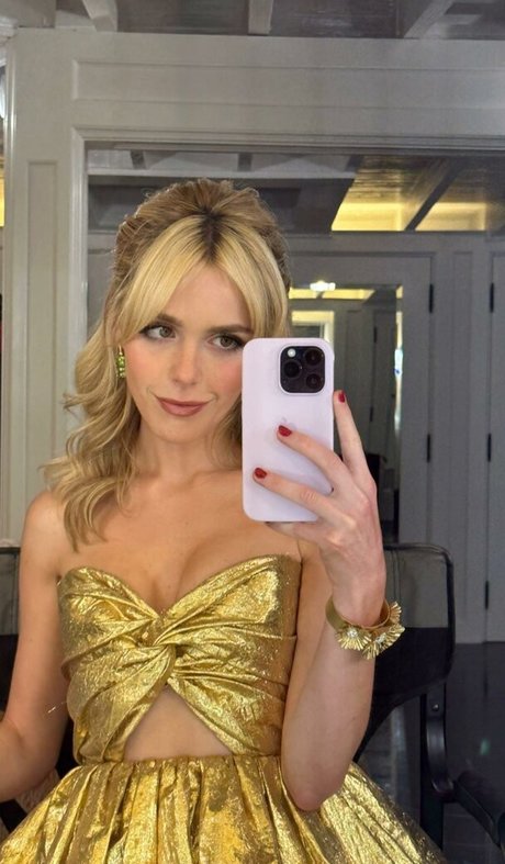 Kiernan Shipka photo 1131