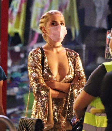 Kiernan Shipka photo 1150