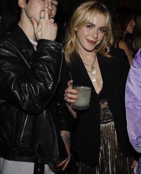 Kiernan Shipka photo 1175