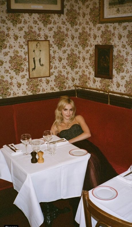 Kiernan Shipka photo 1177