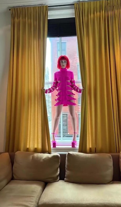 Kiernan Shipka photo 1189