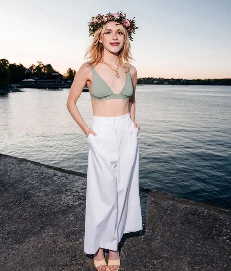 Kiernan Shipka photo 1273