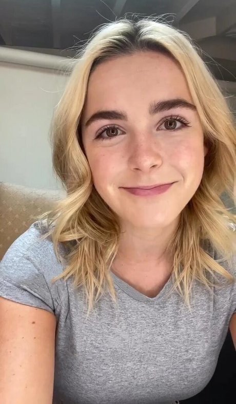 Kiernan Shipka photo 1338
