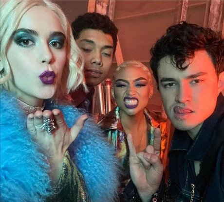 Kiernan Shipka photo 1369