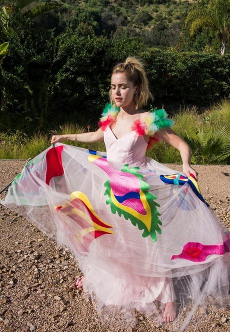 Kiernan Shipka photo 1387