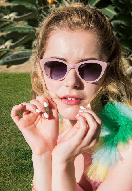 Kiernan Shipka photo 1388