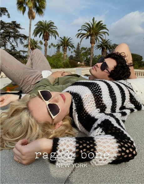 Kiernan Shipka photo 1390