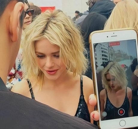 Kiernan Shipka photo 1408