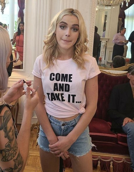 Kiernan Shipka photo 1415