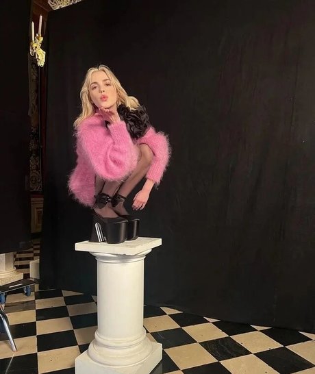 Kiernan Shipka photo 1477