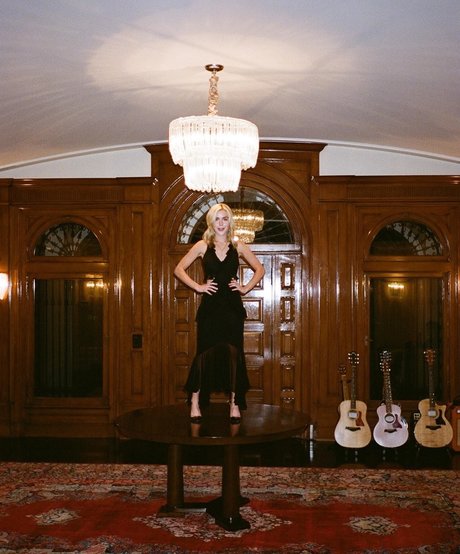 Kiernan Shipka photo 1523