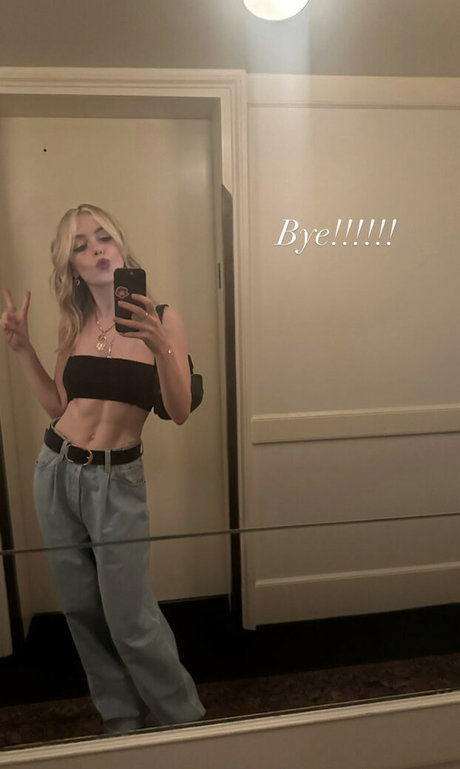 Kiernan Shipka photo 1542