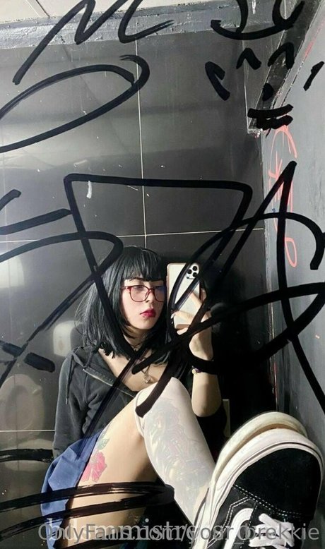 Kiki_need_you_inside photo 14