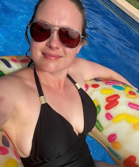 Kimberly Nixon photo 3