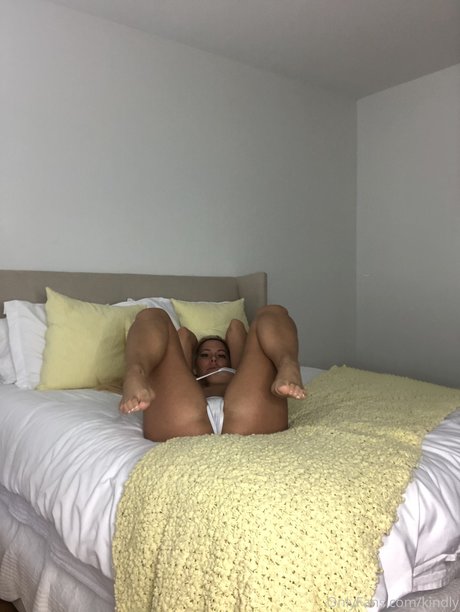 Kindly Myers photo 3