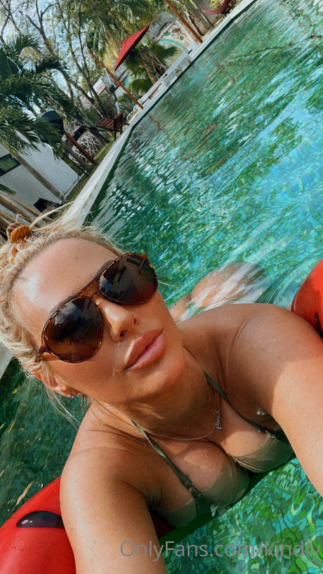 Kindly Myers photo 191