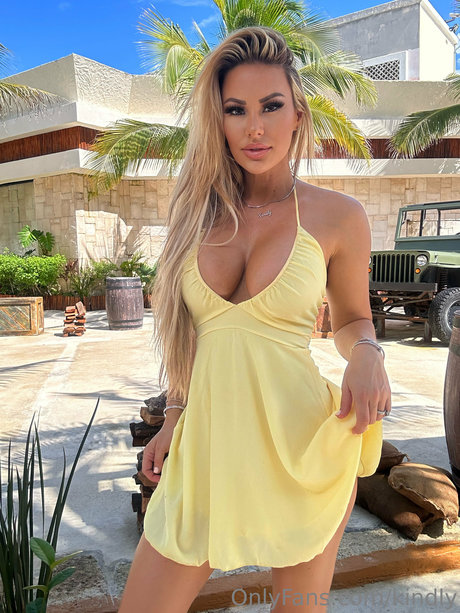 Kindly Myers photo 239