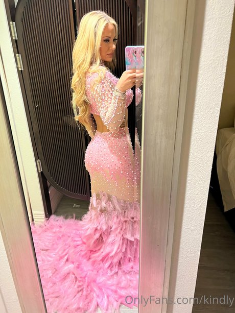Kindly Myers photo 464