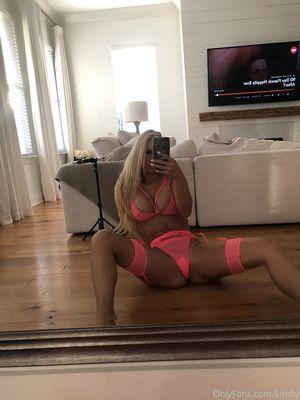Kindly Myers photo 20