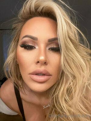 Kindly Myers photo 317