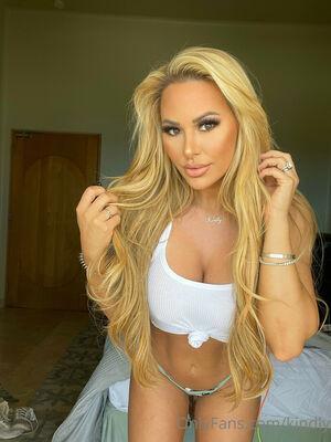 Kindly Myers photo 378