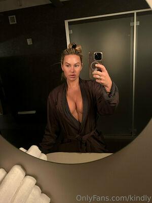 Kindly Myers photo 579