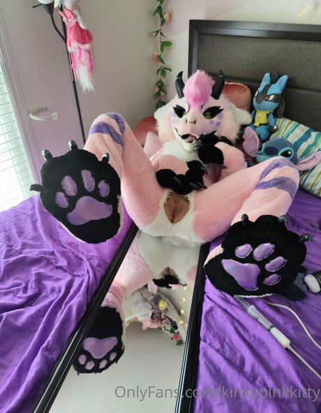 Kinkypinkkitty photo 44