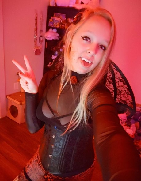 Kinkypinkkitty photo 85