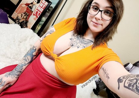 Kinkytattedmilf photo 4