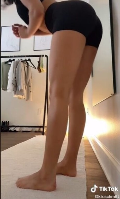 Kira Schmitt photo 32