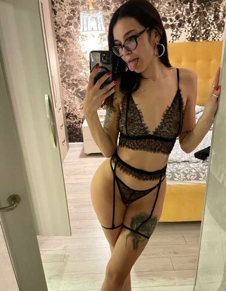 KiraFemmeFatal photo 2