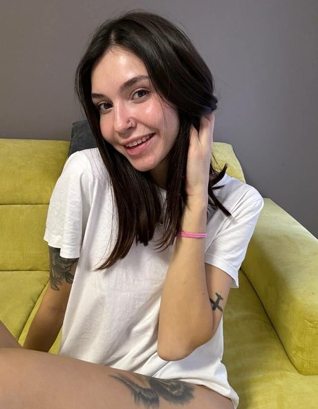 KiraFemmeFatal photo 3
