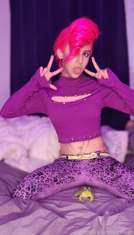 KiraTheBrat photo 3