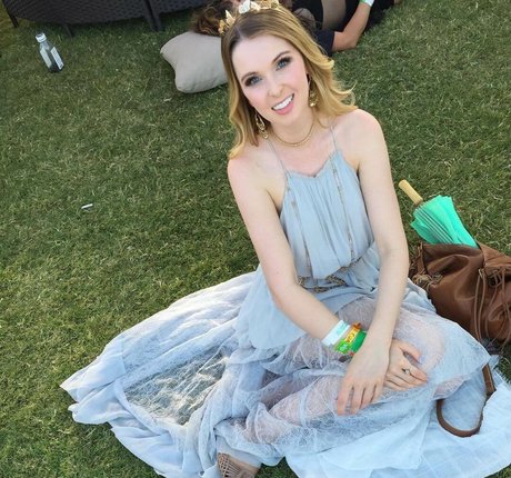 Kirsten Prout photo 1