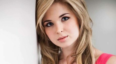 Kirsten Prout photo 5