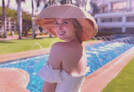 Kirsten Prout photo 6