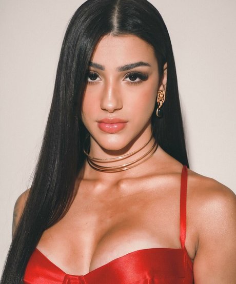 Kirsty Wells photo 3