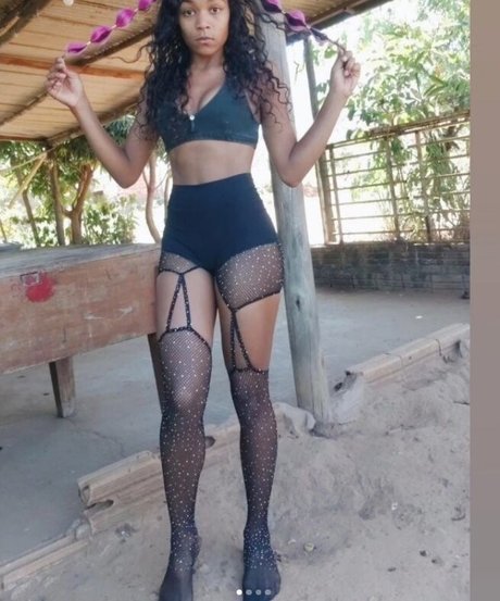 Kirsty Wells photo 4