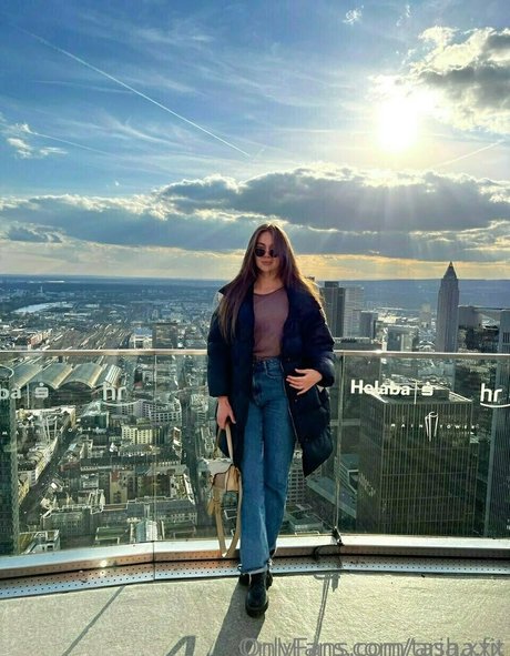 Kirsty Wells photo 9