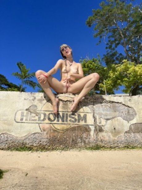 KittenwithFangs photo 4