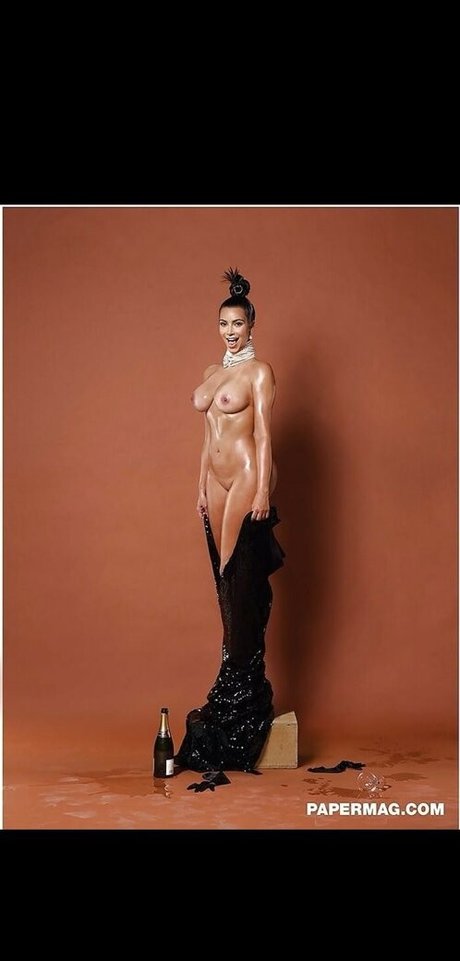 Kourtney Kardashian photo 2
